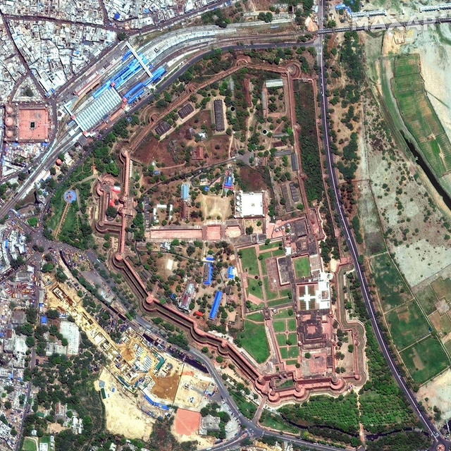 Chiêm ngưỡng pháo đài cổ đẹp nhất thế giới cho thời kỳ thịnh vượng của triều đại Mogul - Hình 3 Chiem nguong phao dai co dep nhat the gioi cho thoi ky thinh vuong cua trieu dai Mogul-Hinh-3