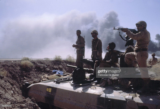 Chiến tranh Iran - Iraq cuối thế kỷ 20 và những hình ảnh không thể quên Chien tranh Iran - Iraq cuoi the ky 20 va nhung hinh anh khong the quen