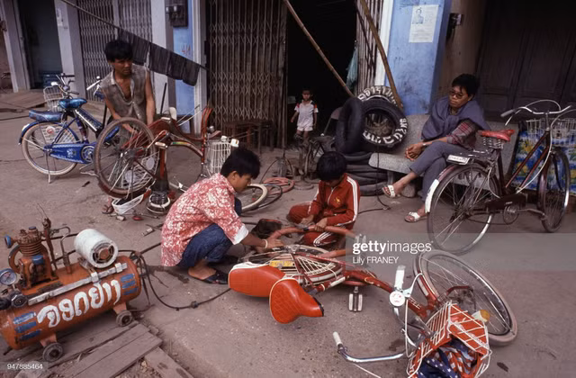 Loat anh sinh dong ve cuoc song o Lao nam 1988-Hinh-5