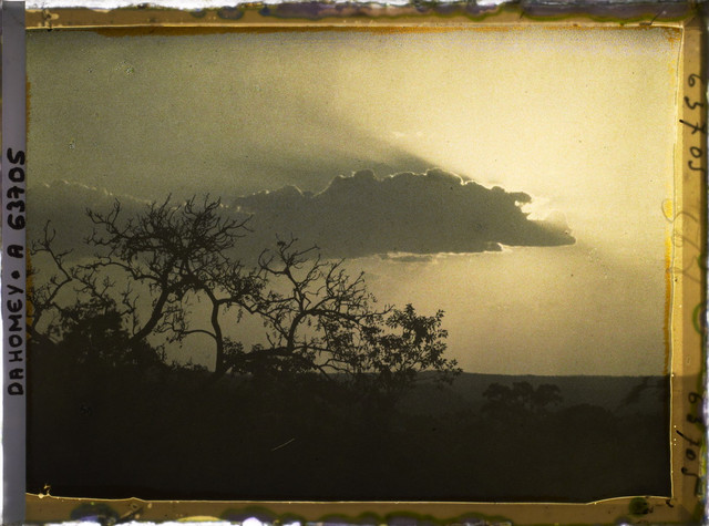 Ảnh màu cực hiếm về vùng đất Dahomey huyền thoại năm 1930 (2) - Hình 5 Anh mau cuc hiem ve vung dat Dahomey huyen thoai nam 1930 (2)-Hinh-5