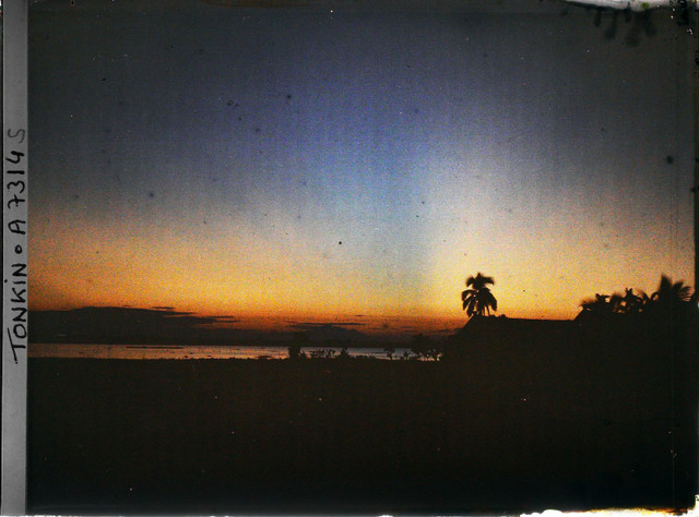 Ngây ngất cảnh hoàng hôn rực rỡ ở hồ Tây hơn một thế kỷ trước - Hình 5 Ngay ngat canh hoang hon ruc ro o ho Tay hon mot the ky truoc-Hinh-5