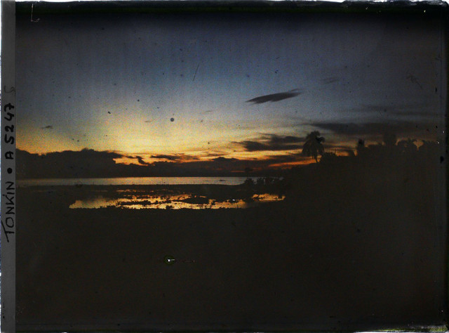 Ngây ngất cảnh hoàng hôn rực rỡ ở hồ Tây hơn một thế kỷ trước - Hình 6 Ngay ngat canh hoang hon ruc ro o ho Tay hon mot the ky truoc-Hinh-6