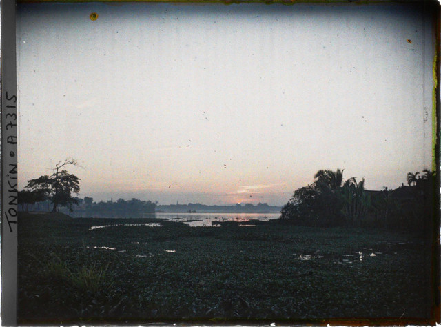 Ngây ngất cảnh hoàng hôn rực rỡ ở hồ Tây hơn một thế kỷ trước Ngay ngat canh hoang hon ruc ro o ho Tay hon mot the ky truoc