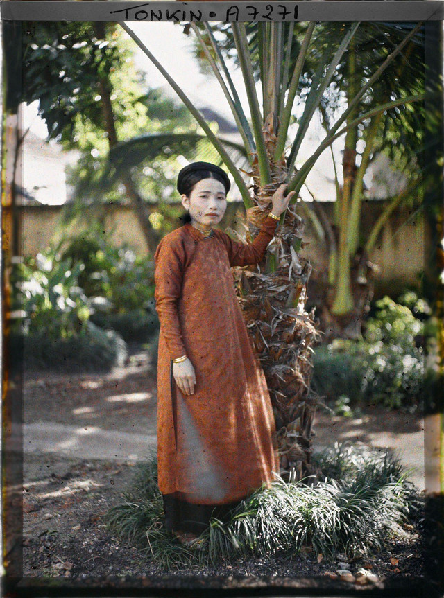 Loạt ảnh màu về người đẹp Hà Nội năm 1915 qua ống kính người Pháp - Hình 6 Loat anh mau ve nguoi dep Ha Noi nam 1915 qua ong kinh nguoi Phap-Hinh-6