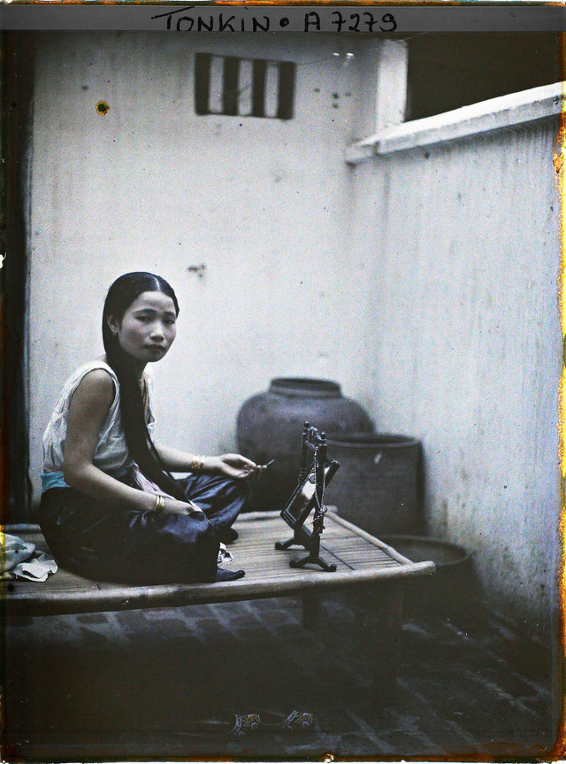 Loạt ảnh màu về người đẹp Hà Nội năm 1915 qua ống kính người Pháp - Hình 12 Loat anh mau ve nguoi dep Ha Noi nam 1915 qua ong kinh nguoi Phap-Hinh-12