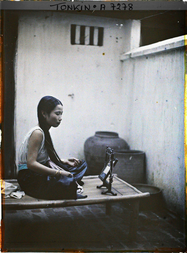 Loạt ảnh màu về người đẹp Hà Nội năm 1915 qua ống kính người Pháp - Hình 11 Loat anh mau ve nguoi dep Ha Noi nam 1915 qua ong kinh nguoi Phap-Hinh-11