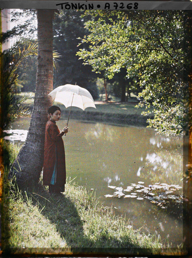 Loạt ảnh màu về người đẹp Hà Nội năm 1915 qua ống kính người Pháp - Hình 3 Loat anh mau ve nguoi dep Ha Noi nam 1915 qua ong kinh nguoi Phap-Hinh-3