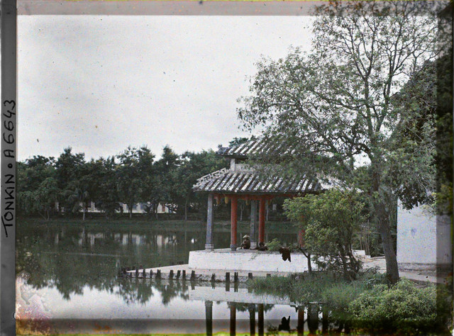 Hồ Hoàn Kiếm - đền Ngọc Sơn trông khác lạ trong ảnh màu 1915 - Hình 2 Ho Hoan Kiem - den Ngoc Son trong khac la trong anh mau 1915-Hinh-2