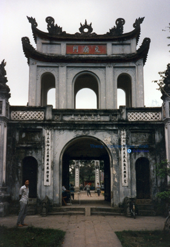 Nét mộc mạc về Hồ Gươm và Văn Miếu - Quốc Tử Giám năm 1991 - Hình 7 Net moc mac ve Ho Guom va Van Mieu - Quoc Tu Giam nam 1991-Hinh-7