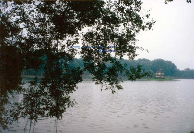 Nét mộc mạc về Hồ Gươm và Văn Miếu - Quốc Tử Giám năm 1991 - Hình 6 Net moc mac ve Ho Guom va Van Mieu - Quoc Tu Giam nam 1991-Hinh-6