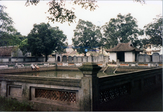 Nét mộc mạc về Hồ Gươm và Văn Miếu - Quốc Tử Giám năm 1991 - Hình 12 Net moc mac ve Ho Guom va Van Mieu - Quoc Tu Giam nam 1991-Hinh-12