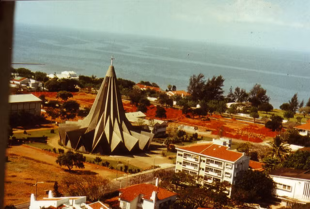 Mozambique nam 1979-1982 qua loat anh song dong-Hinh-4