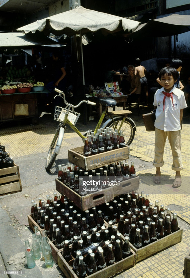 Nhin lai nhung thu bay ban tren via he TP HCM nam 1983-Hinh-5