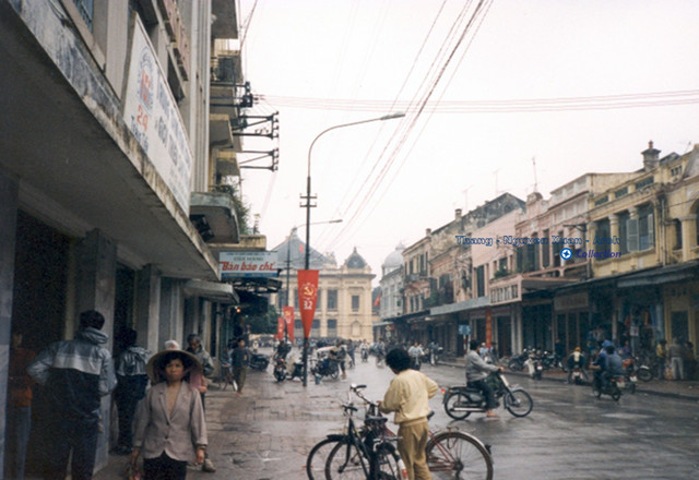 Loạt ảnh quý về thủ đô Hà Nội năm 1991 - Hình 2 Loat anh quy ve thu do Ha Noi nam 1991-Hinh-2