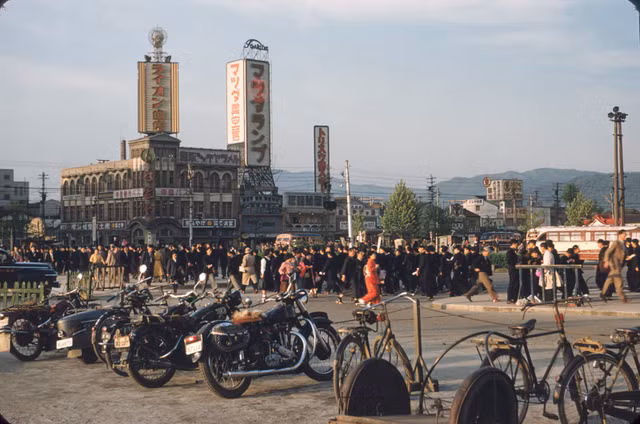 Kham pha dat nuoc Nhat Ban nam 1954 day mau sac-Hinh-7