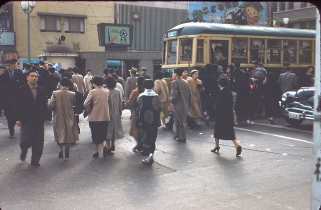 Kham pha dat nuoc Nhat Ban nam 1954 day mau sac