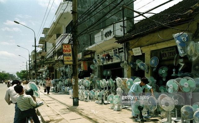 Hành trình xuyên Việt năm 1995 qua loạt ảnh đẹp mỹ mãn - Hình 2 Hanh trinh xuyen Viet nam 1995 qua loat anh dep my man-Hinh-2
