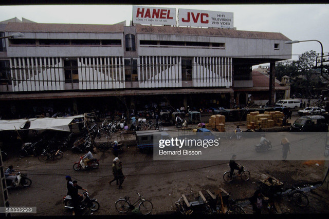 Hà Nội năm 1993 nhộn nhịp với loạt ảnh quý - Hình 4 Ha Noi nam 1993 nhon nhip voi loat anh quy-Hinh-4