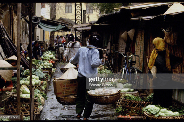 Hà Nội năm 1993 nhộn nhịp với loạt ảnh quý - Hình 10 Ha Noi nam 1993 nhon nhip voi loat anh quy-Hinh-10