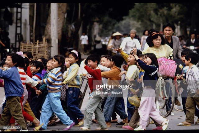 Hà Nội năm 1993 nhộn nhịp với loạt ảnh quý - Hình 6 Ha Noi nam 1993 nhon nhip voi loat anh quy-Hinh-6
