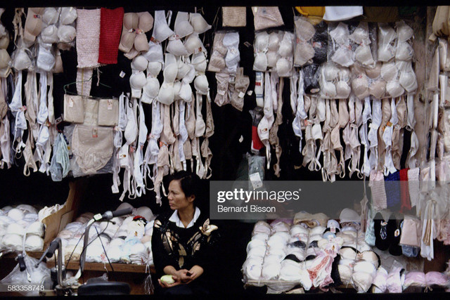 Hà Nội năm 1993 nhộn nhịp với loạt ảnh quý - Hình 3 Ha Noi nam 1993 nhon nhip voi loat anh quy-Hinh-3