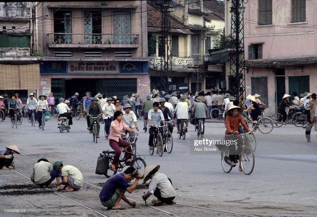Những hình ảnh không quên về Hà Nội thời bao cấp - Hình 7 Nhung hinh anh khong quen ve Ha Noi thoi bao cap-Hinh-7