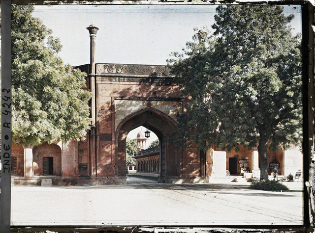 Bất ngờ ảnh màu lăng mộ hoành tráng nhất Ấn Độ năm 1913 - Hình 12 Bat ngo anh mau lang mo hoanh trang nhat An Do nam 1913-Hinh-12