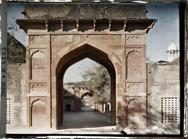 Bất ngờ ảnh màu lăng mộ hoành tráng nhất Ấn Độ năm 1913 - Hình 15 Bat ngo anh mau lang mo hoanh trang nhat An Do nam 1913-Hinh-15