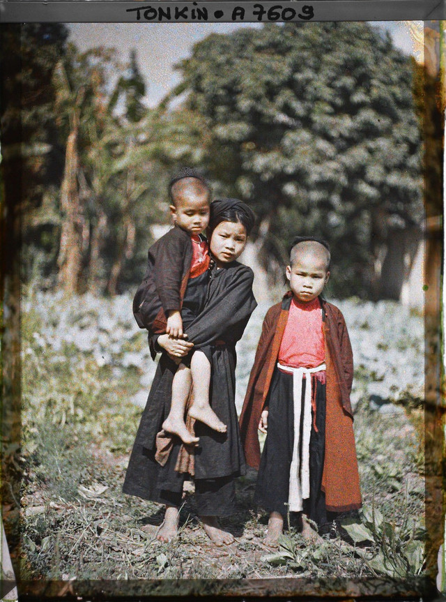 Ảnh màu hiếm có của người dân Hà Nội năm 1916 - Hình 13 Anh mau hiem co cua nguoi dan Ha Noi nam 1916-Hinh-13