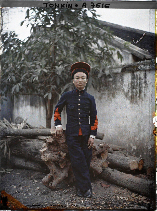 Ảnh màu hiếm có của người dân Hà Nội năm 1916 - Hình 4 Anh mau hiem co cua nguoi dan Ha Noi nam 1916-Hinh-4