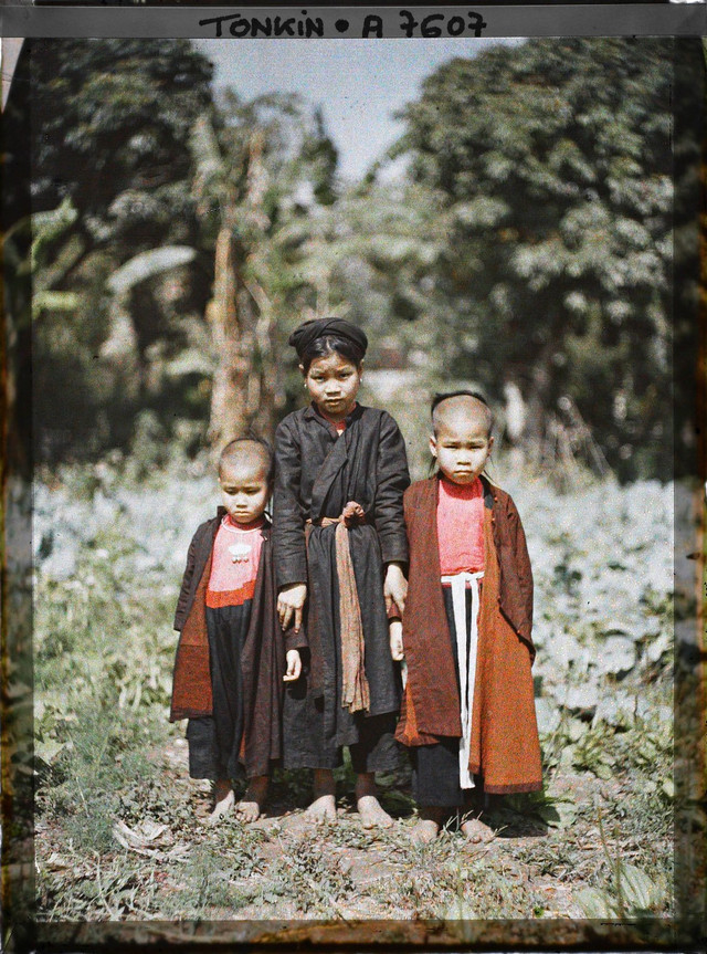 Ảnh màu hiếm có của người dân Hà Nội năm 1916 - Hình 11 Anh mau hiem co cua nguoi dan Ha Noi nam 1916-Hinh-11