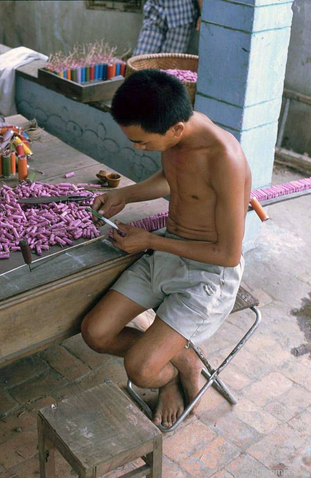 Đến thăm làng nghề pháo nổi tiếng Đà Nẵng - Hình 5 Den tham lang nghe phao noi tieng Da Nang-Hinh-5