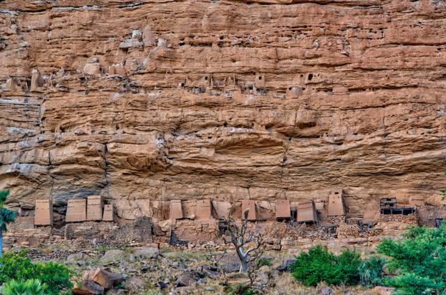 Kỳ lạ ngôi làng trên vách đá ở Tây Phi - Hình 9 Ky la ngoi lang tren vach da o Tay Phi-Hinh-9