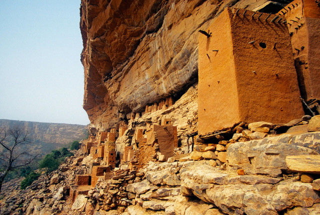 Kỳ lạ ngôi làng trên vách đá ở Tây Phi - Hình 7 Ky la ngoi lang tren vach da o Tay Phi-Hinh-7