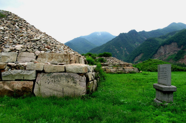 Hé lộ khu lăng mộ cổ được cả thế giới biết đến của Triều Tiên - Hình 10 He lo khu lang mo co duoc ca the gioi biet den cua Trieu Tien-Hinh-10