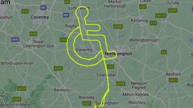 Phi công 'vẽ' những hình ảnh đặc biệt trên bầu trời Phi cong 've' nhung hinh anh dac biet tren bau troi