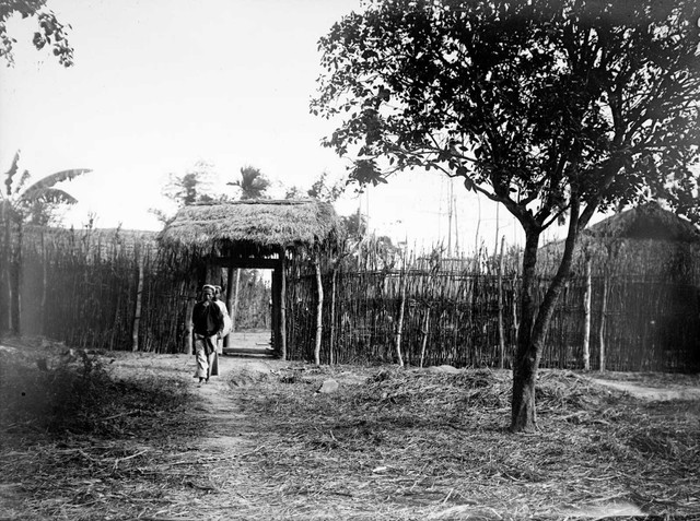 Hành trình xuyên Quốc lộ 1 năm 1898 qua loạt ảnh hiếm - Hình 12 Hanh trinh xuyen Quoc lo 1 nam 1898 qua loat anh hiem-Hinh-12