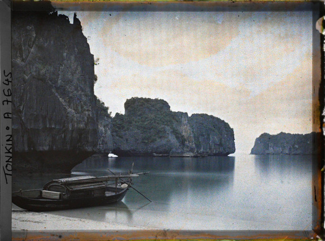 Vịnh Hạ Long đầy lôi cuốn trong ảnh màu năm 1916 - Hình 4 Vinh Ha Long day loi cuon trong anh mau nam 1916-Hinh-4