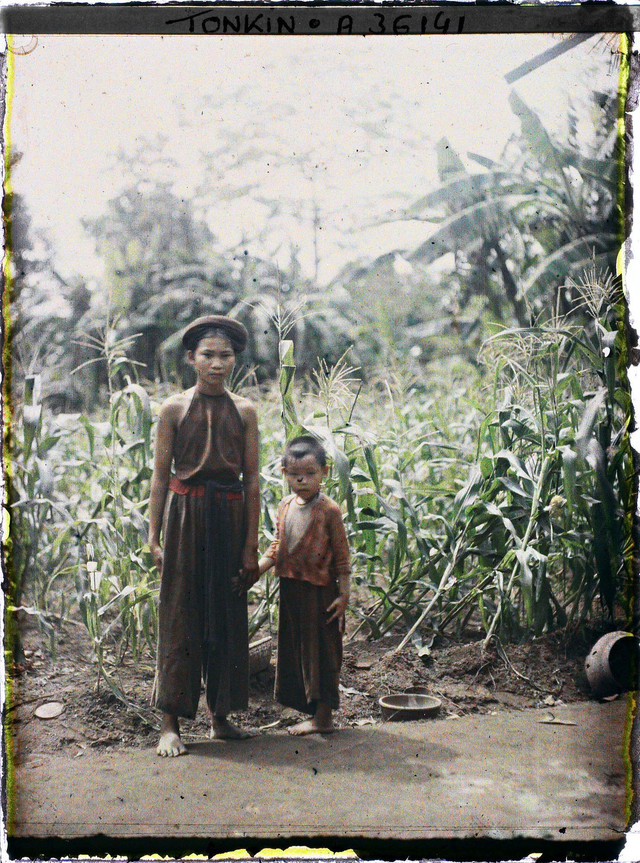 Ảnh màu cực hiếm về phụ nữ nông thôn Bắc Bộ năm 1921 - Hình 6 Anh mau cuc hiem ve phu nu nong thon Bac Bo nam 1921-Hinh-6
