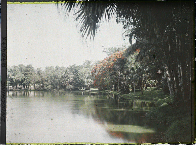 Phố Hà Nội năm 1915 rợp bóng cây xanh qua ảnh màu cực quý - Hình 11 Pho Ha Noi nam 1915 rop bong cay xanh qua anh mau cuc quy-Hinh-11