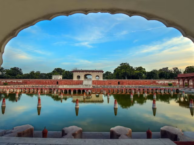 Khu vuon dep tua co tich duoc xay tu nam 1642-Hinh-2