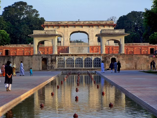 Khu vuon dep tua co tich duoc xay tu nam 1642-Hinh-5