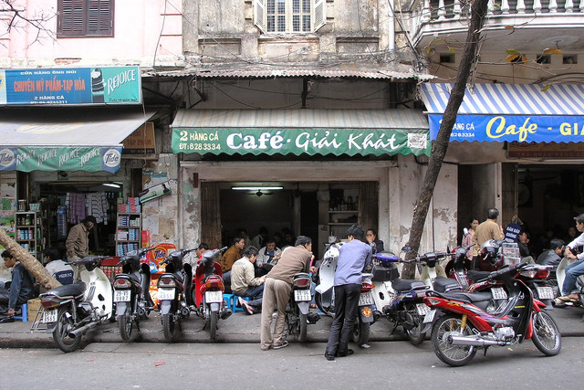 Ảnh sống động trên vỉa hè Hà Nội năm 2007 qua ống kính khách Tây Anh song dong tren via he Ha Noi nam 2007 qua ong kinh khach Tay