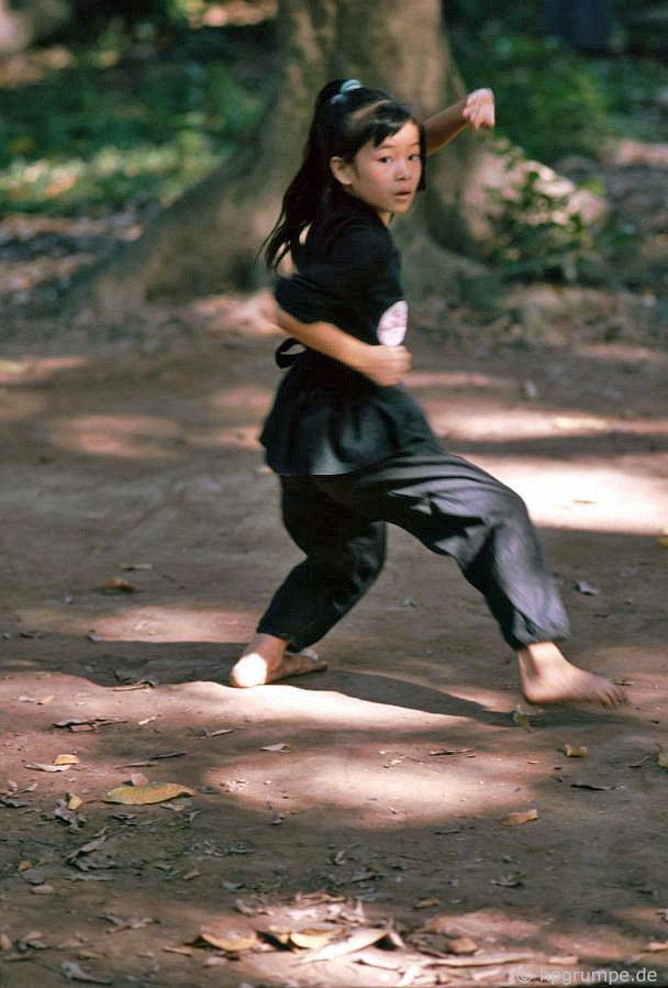 Đền Quán Thánh Hà Nội năm 1993 qua loạt ảnh cực hiếm - Hình 12 Den Quan Thanh Ha Noi nam 1993 qua loat anh cuc hiem-Hinh-12