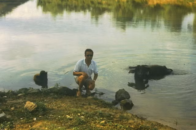 Anh hiem nguoi Tay trai nghiem cuoc song o nong thon Viet Nam thap nien 1970-Hinh-2