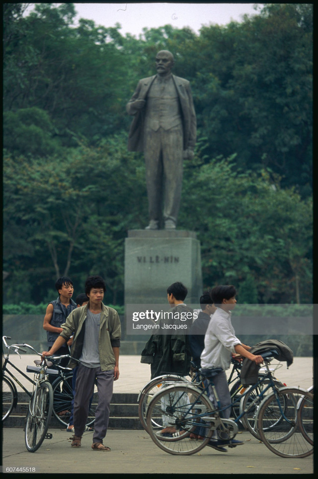 Nhìn lại cuộc sống ở Hà Nội năm 1991 qua ảnh phóng viên Pháp - Hình 8 Nhin lai cuoc song o Ha Noi nam 1991 qua anh phong vien Phap-Hinh-8