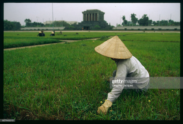 Nhìn lại cuộc sống ở Hà Nội năm 1991 qua ảnh phóng viên Pháp - Hình 7 Nhin lai cuoc song o Ha Noi nam 1991 qua anh phong vien Phap-Hinh-7