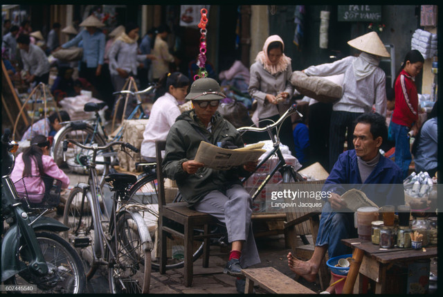 Nhìn lại cuộc sống ở Hà Nội năm 1991 qua ảnh phóng viên Pháp Nhin lai cuoc song o Ha Noi nam 1991 qua anh phong vien Phap