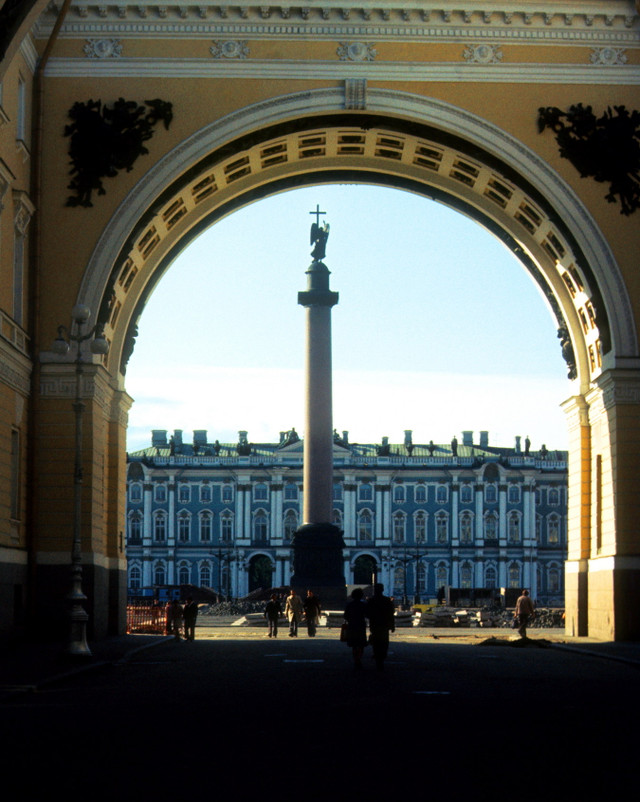 Những địa điểm nổi tiếng ở Leningrad năm 1977 qua loạt ảnh hiếm - Hình 10 Nhung dia diem noi tieng o Leningrad nam 1977 qua loat anh hiem-Hinh-10