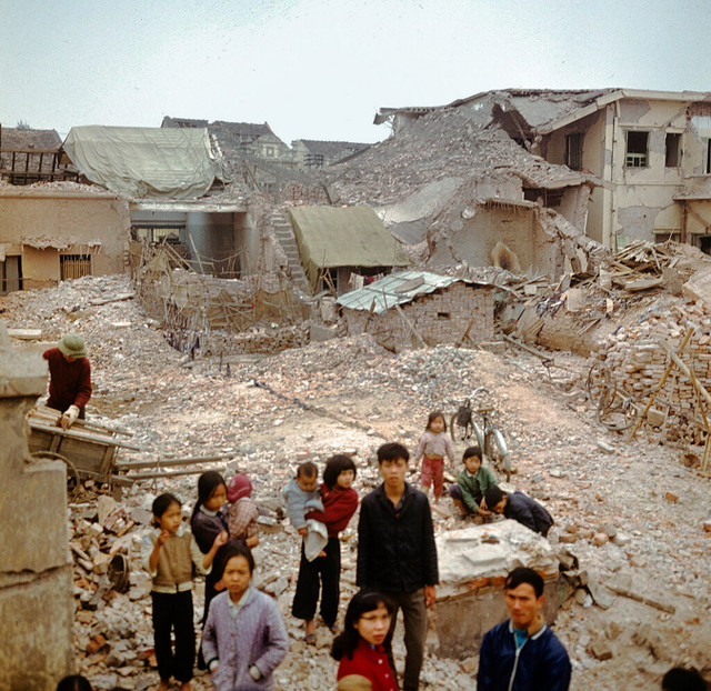 Nhìn lại cuộc tái thiết Hà Nội năm 1973 qua loạt ảnh hiếm - Hình 3 Nhin lai cuoc tai thiet Ha Noi nam 1973 qua loat anh hiem-Hinh-3